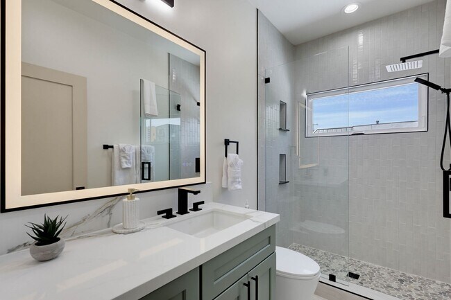 Building Photo - 426-426 Arbor Dr