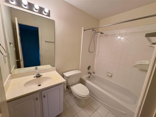 Building Photo - 3202 Oaktree Ct NW