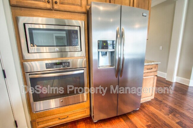 Building Photo - 3125 Hazelton Dr