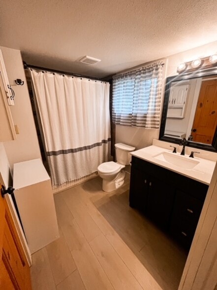 Bathroom Upstairs - 1601 E Montana Ave