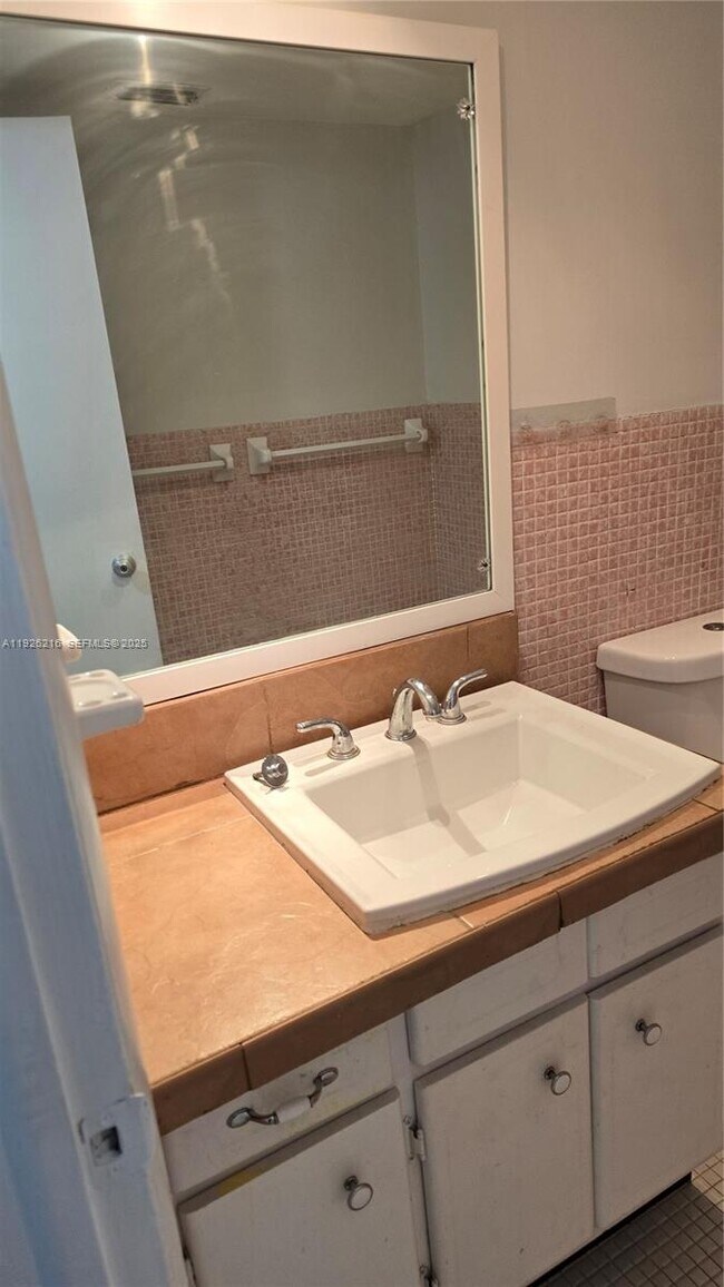 Building Photo - 11855 NE 19th Dr