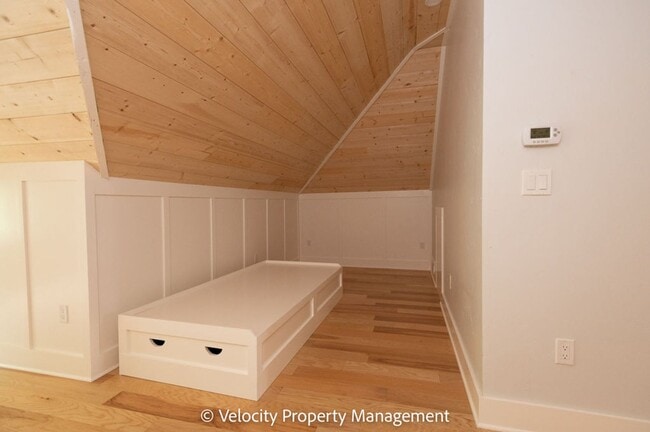 Building Photo - Beautiful Home Across the Street from Drake Park!