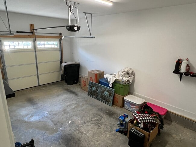 Building Photo - 12 Sycamore Ridge W