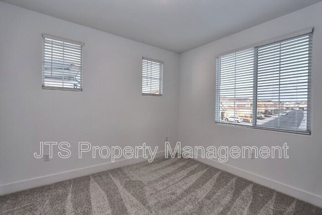 Building Photo - 4364 Greenshank Cir