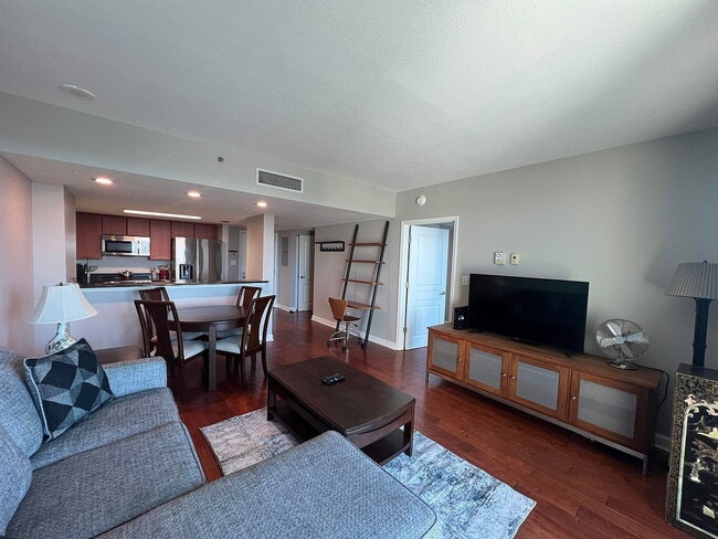 Building Photo - "Chic 1-Bedroom Retreat in Downtown Tallahassee – Perfectly Appointed at 703 Sq Ft!"