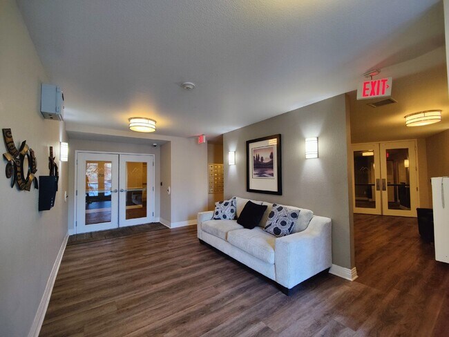 Building Photo - 9019 E Panorama Cir