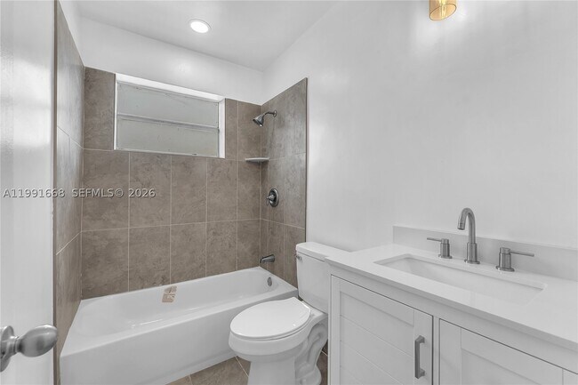 Building Photo - 3750 SW 59th Terrace