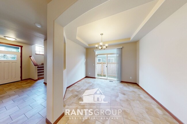 Building Photo - Move in Ready! Beautiful home in Puyallup! Easy Commute to JBLM!