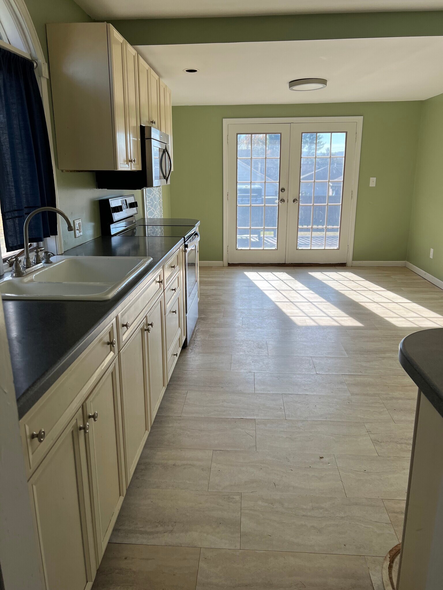 Building Photo - 748 Grant St