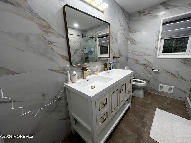 Building Photo - 85 Locust Ave