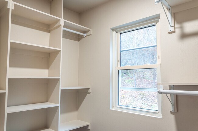 Building Photo - 3br/2bath Custom Remodeled Home Near Okemo