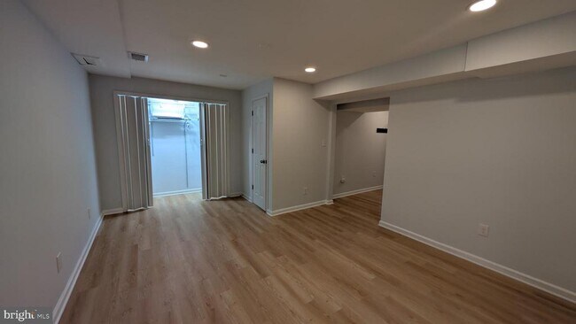 Building Photo - 5813 Shana Pl