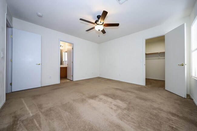 Building Photo - 8761 E Green Branch Ln
