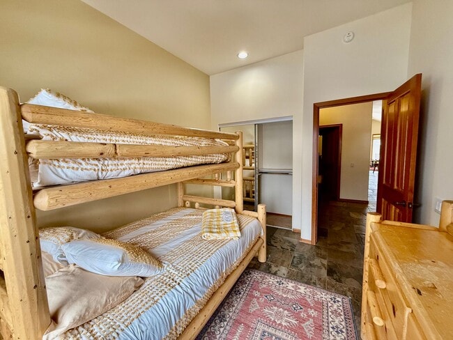 Building Photo - Snowcreek V – Stunning 4 Bed, 3 Bath Corner Unit