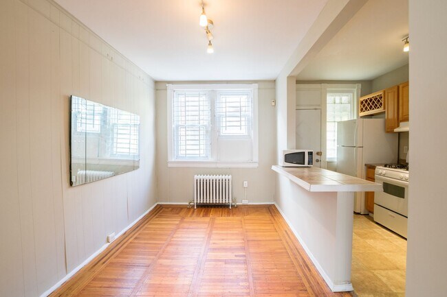Building Photo - LaSalle Home with Three Bedrooms and Den