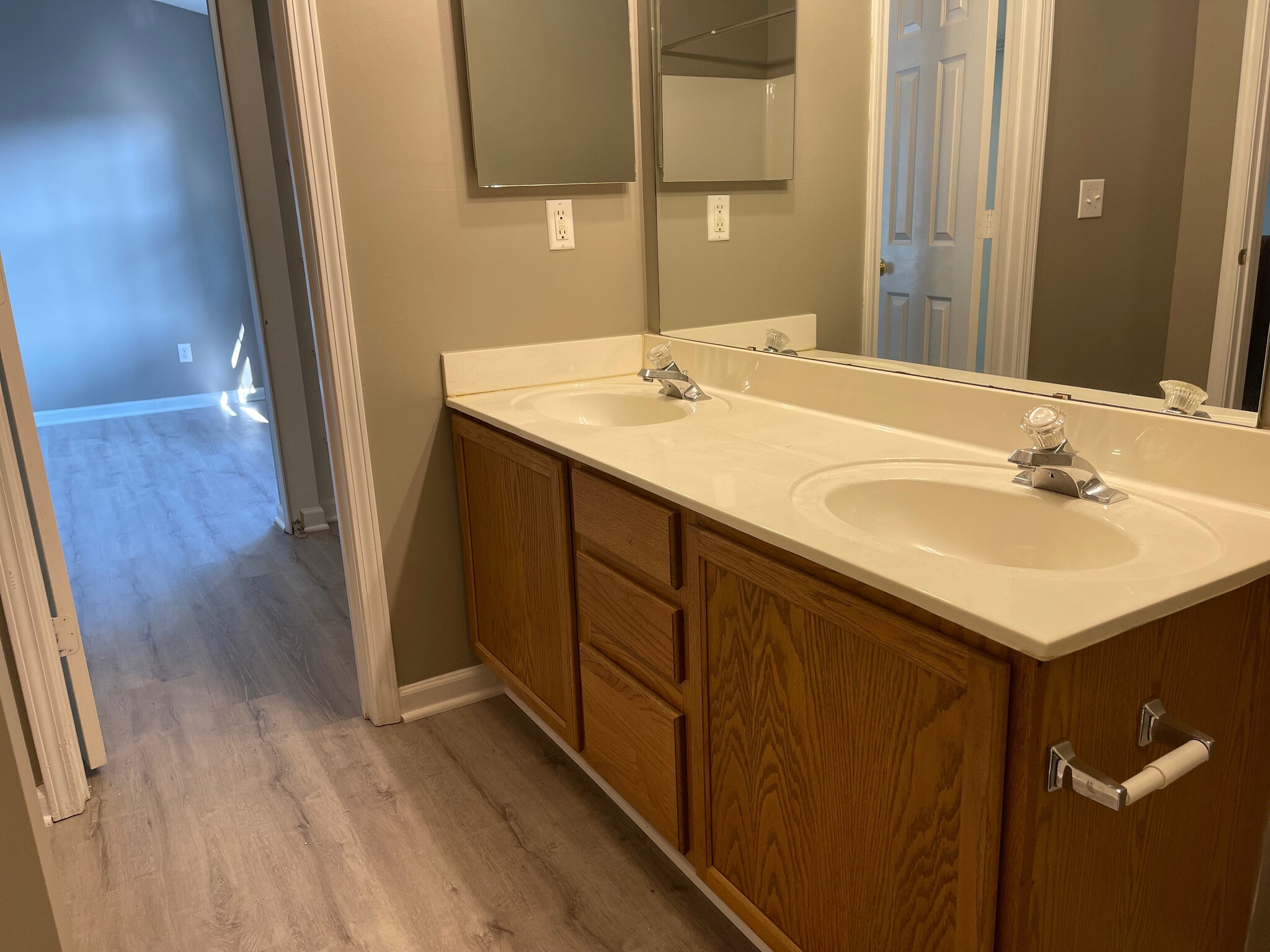Building Photo - Room in Townhome on Petrea Ln