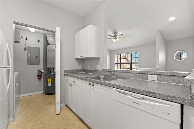 Building Photo - 852 Grand Regency Pointe