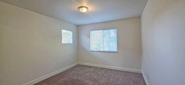 Building Photo - 1498 Cedarbrook Rd