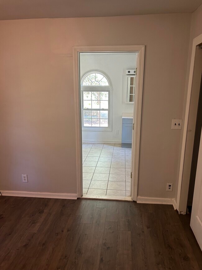 Building Photo - 360 Aiken Rd