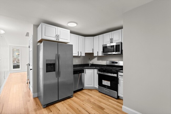 Building Photo - 2518 E Fayette St