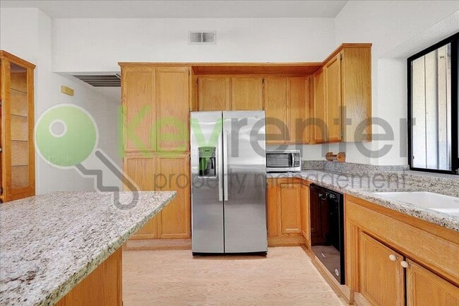 Building Photo - 3556 Mesa Verdes Dr