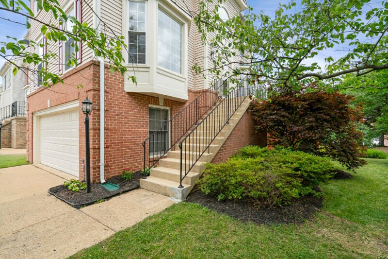 Building Photo - 7073 Kings Manor Dr