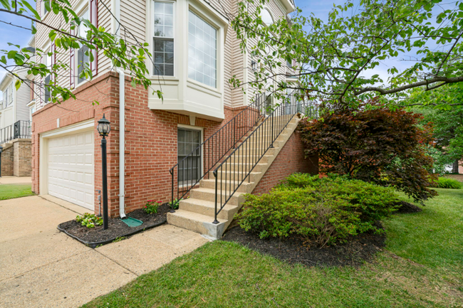 Building Photo - 7073 Kings Manor Dr