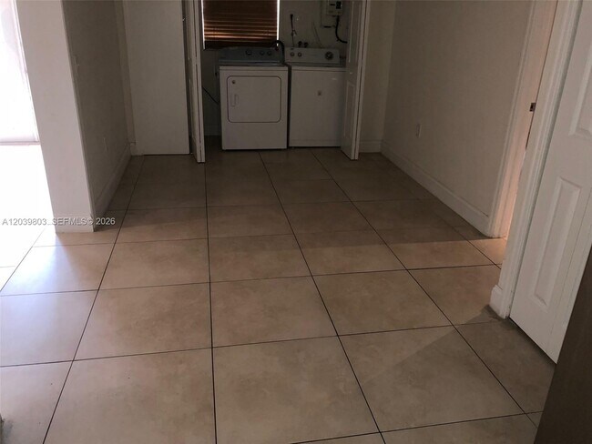 Building Photo - Southwest 81st Avenue, Miami, FL 33155 - 4 BR 2 BA single-family home
