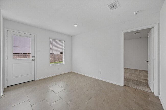 Building Photo - 1628 Dora Dr