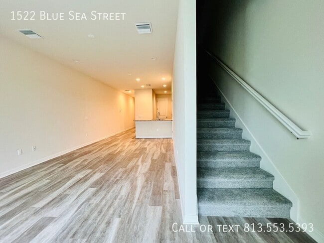 Building Photo - 1522 Blue Sea St