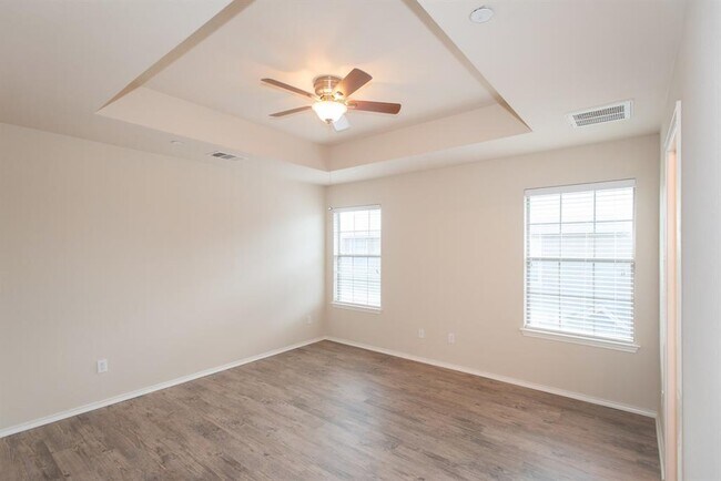 Building Photo - 9201 Brodie Ln