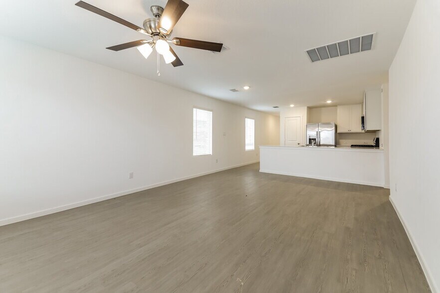 Building Photo - 1712 Crossbill St