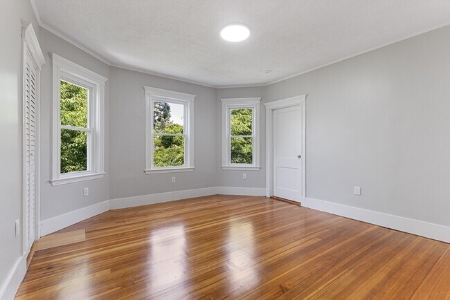 Building Photo - 64 Bakersfield St