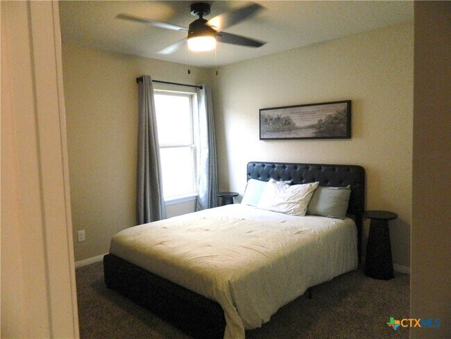 Building Photo - 2929 Greenbriar Rd