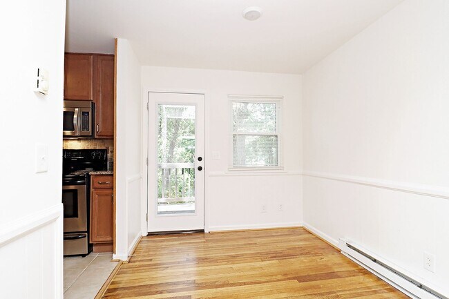 Building Photo - Student & Pet-Friendly Fry's Spring Duplex Near UVA
