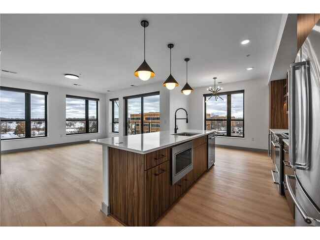 Building Photo - 640 Wisconsin Ave N