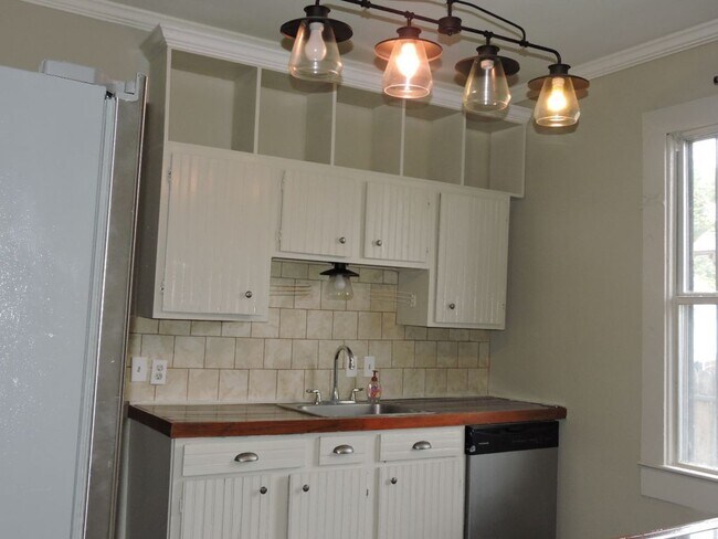 Building Photo - Garden District Cottage with lots of updates