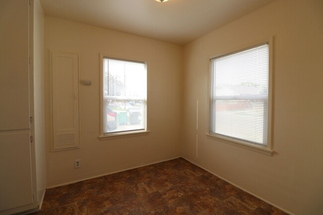 Building Photo - Cute Northwest Home