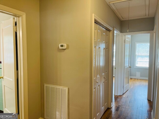 Building Photo - 32 N Cove Dr