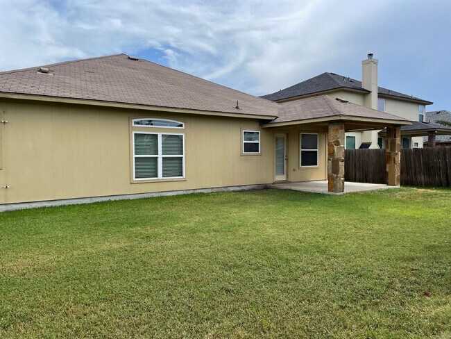 Building Photo - Application Received! 3 bed, 2 bath with B...