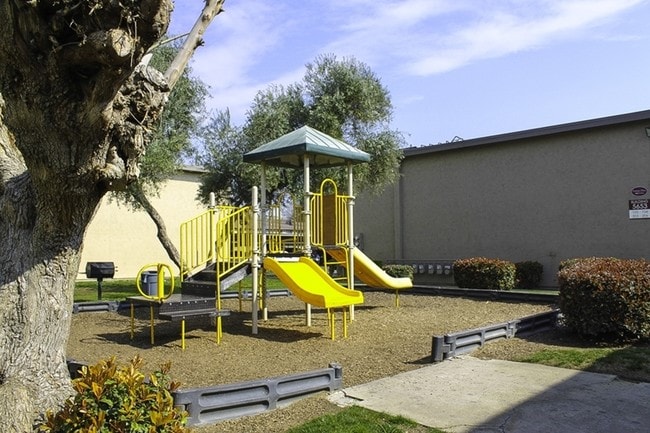 Building Photo - Sequoia Ridge