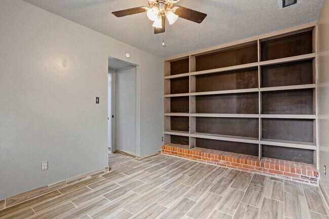 Building Photo - 602 Dylan Ct