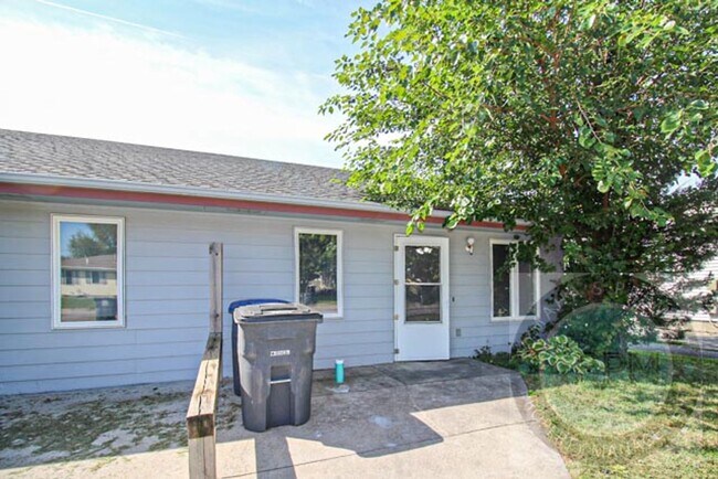 Building Photo - 3125 9th Ave