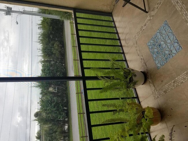 Building Photo - 460 NW 20th St