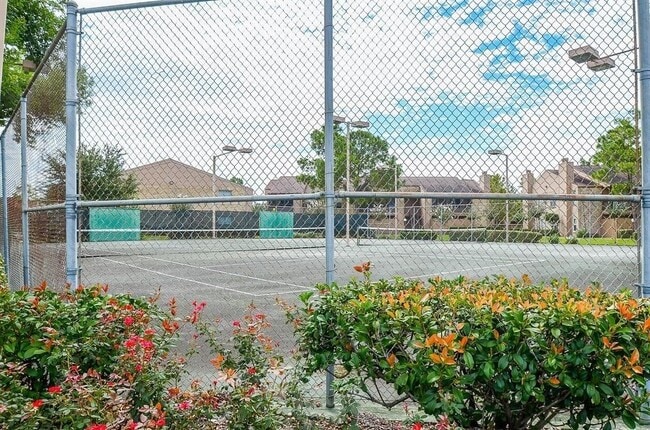 Building Photo - 10555 Turtlewood Ct