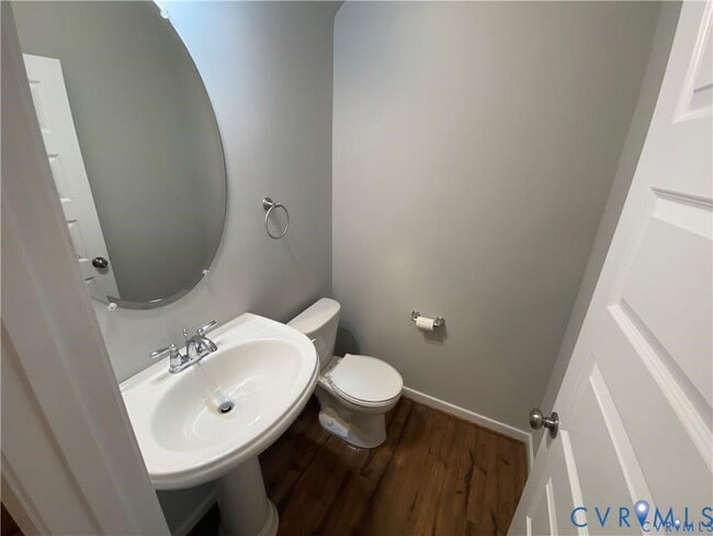 Building Photo - 8040 Rutland Village Dr