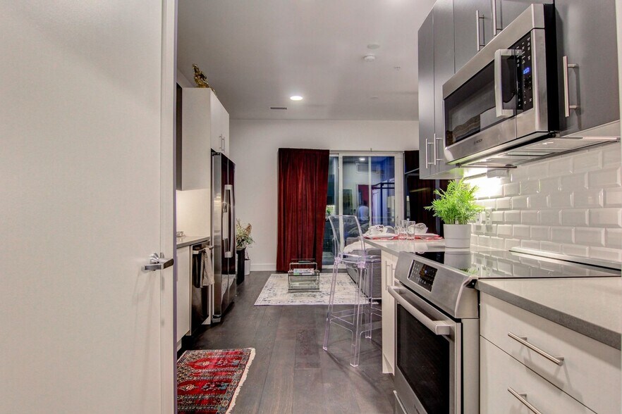 Building Photo - 2550 Lawrence St