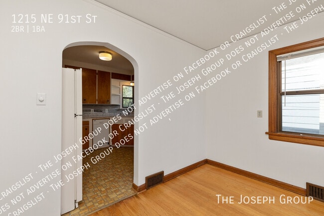 Building Photo - 1215 NE 91st St