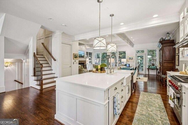 Building Photo - 9026 Riverbend Manor