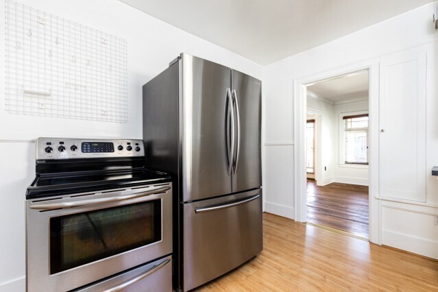 Building Photo - Spacious Home with that Classic Seattle Charm!